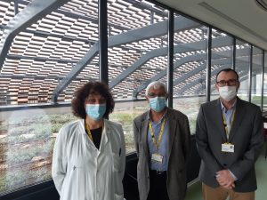 Dra. Gemma Craywinckel, directora gerent de l'Hospital de la Santa Creu i Sant Pau; Sr. Manel Balcells, president del Patronat de la Fundació Institut de Recerca de l'Hospital de la Santa Creu i Sant Pau; Dr. Jordi Surrallés, director de l'Institut de Recerca de l'Hospital de la Santa Creu i Sant Pau | IIB Sant Pau.