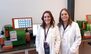 The flow cytometry unit staff, Lia Ros (technician), and Marta Soler (coordinator) provide support and training from experimental design to data analysis. 